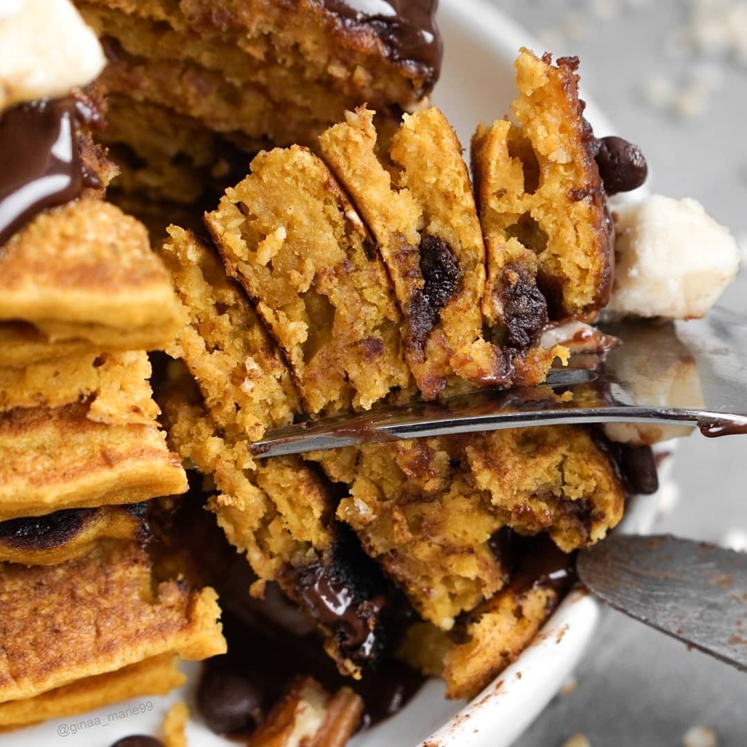 Fluffy Healthy Pumpkin Chocolate Chip Pancakes