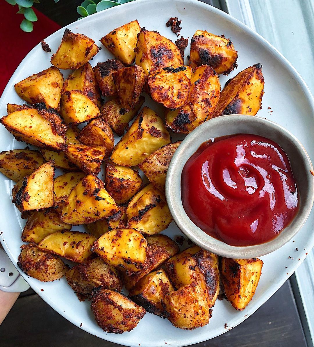 Spicy Cajun Potatoes with Ketchup Dip