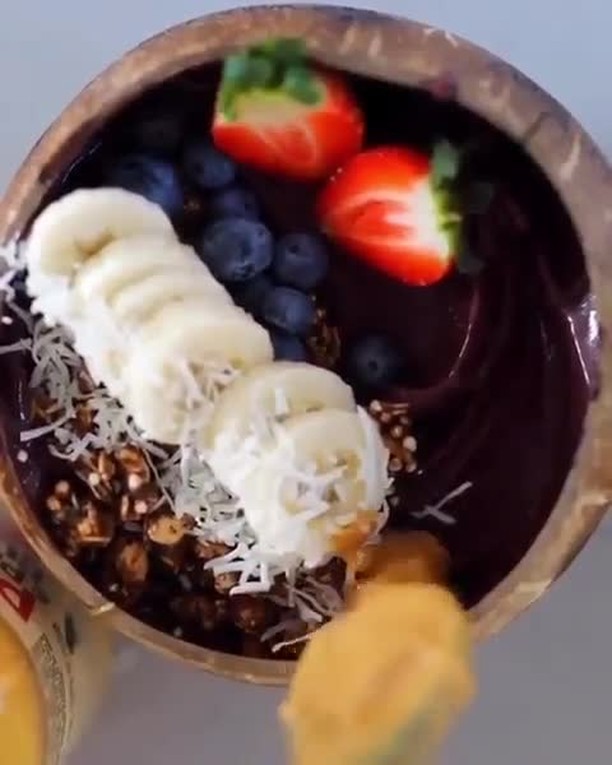 Easy and Amazing Acai Bowl