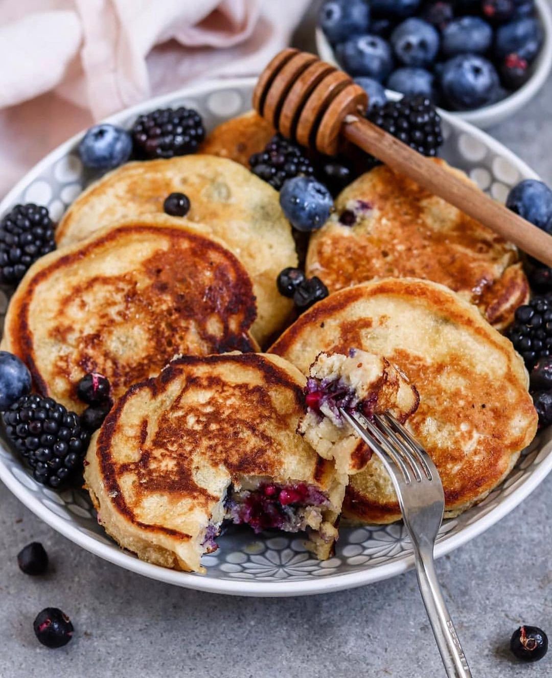Fluffy Vanilla Blueberry Pancakes