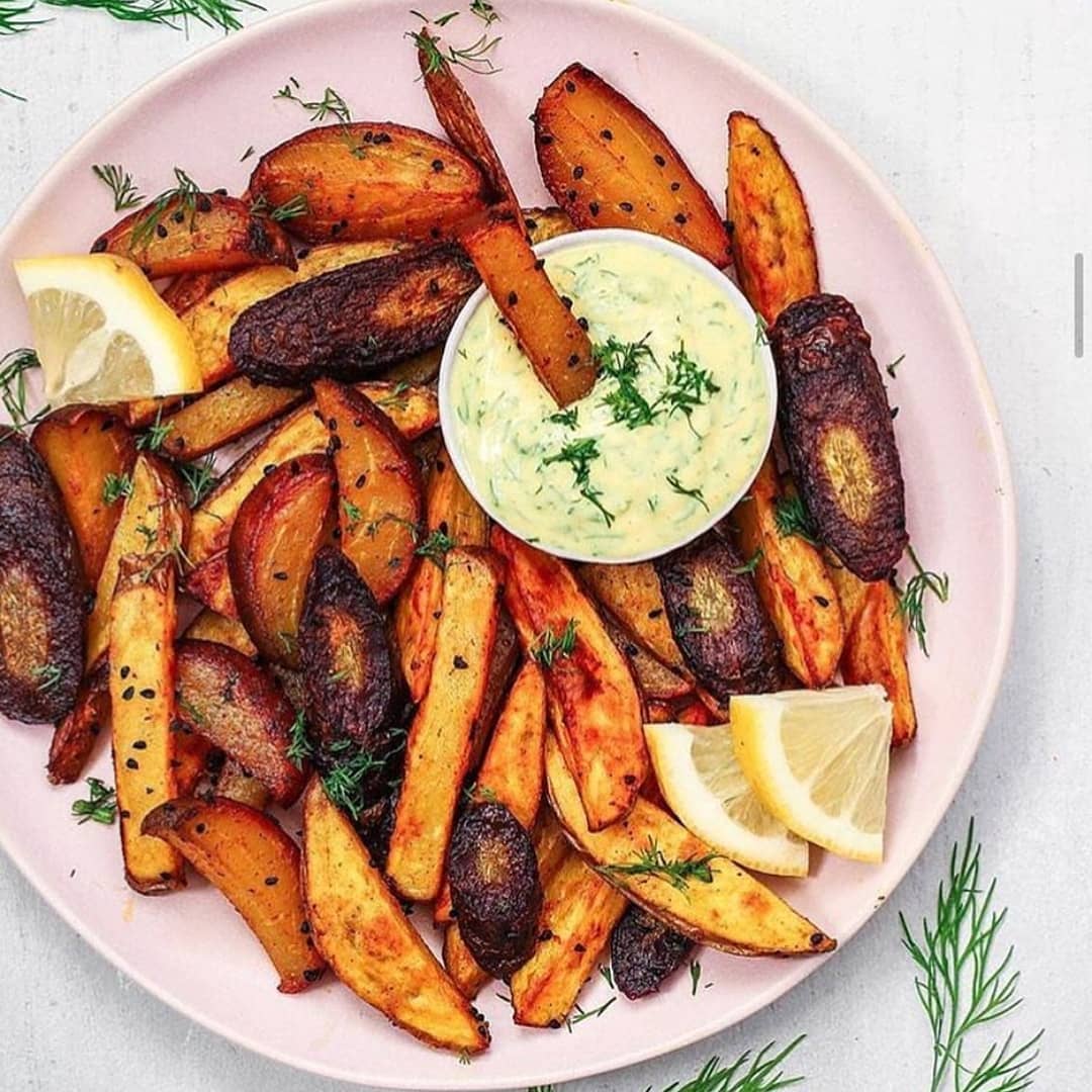 Crispy Roasted Potato Wedges with Yogurt Dill Dip