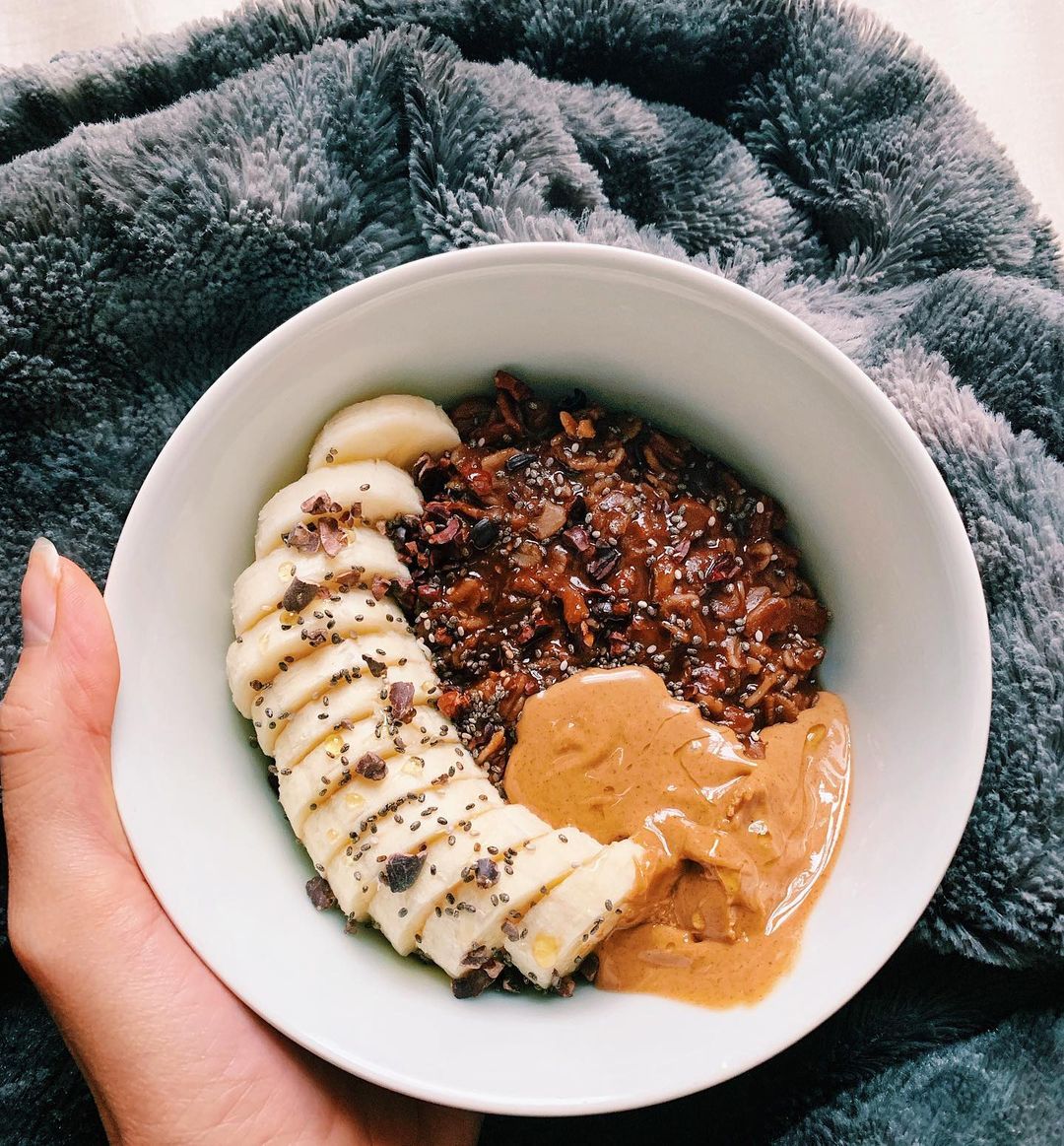 Warm Chocolate Peanut Butter Oats Bowl