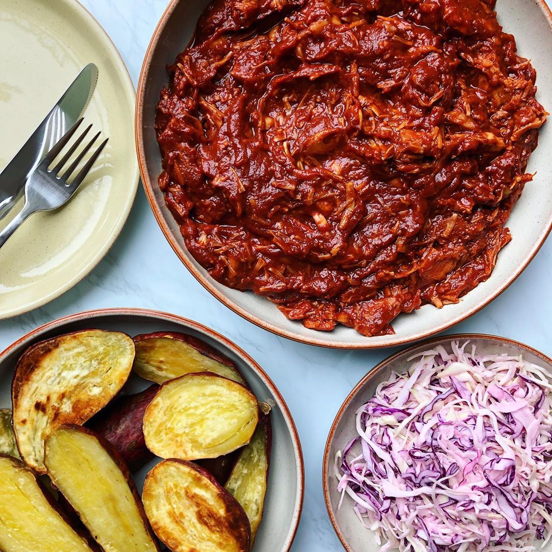 Vegan Pulled Jackfruit with Tomato Sauce