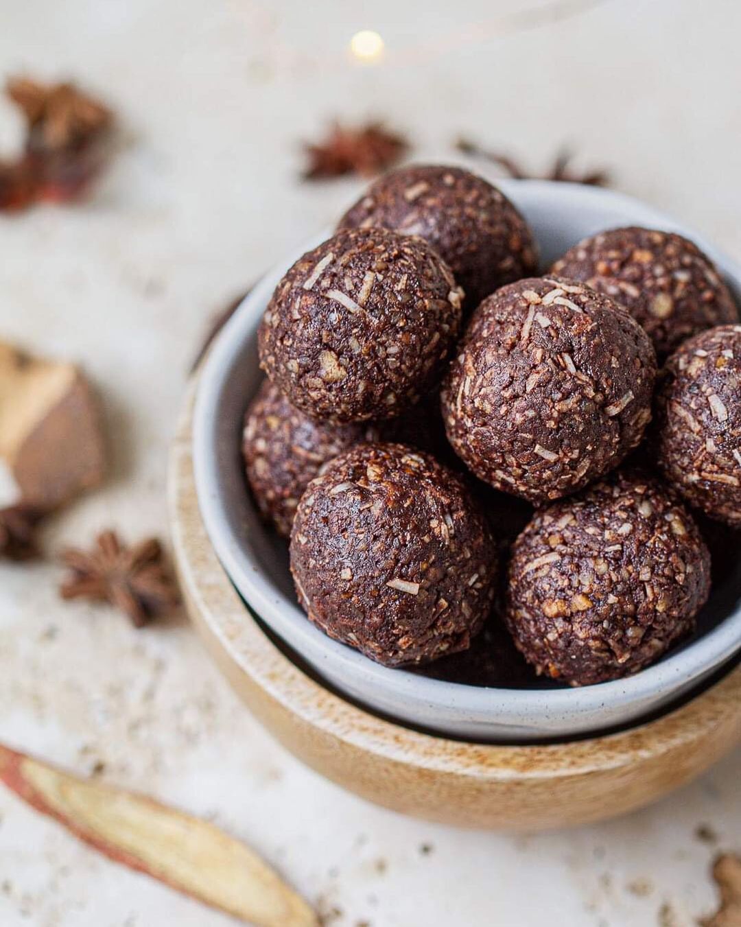 Delicious Paleo Vegan Chocolate Energy Balls