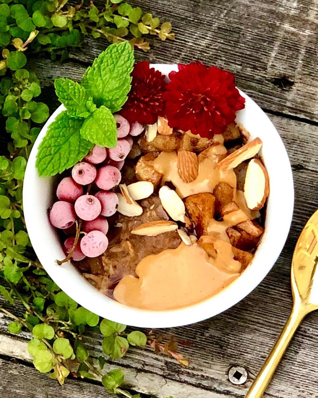 Delicious Warming Oatmeal Bowl with Toppings