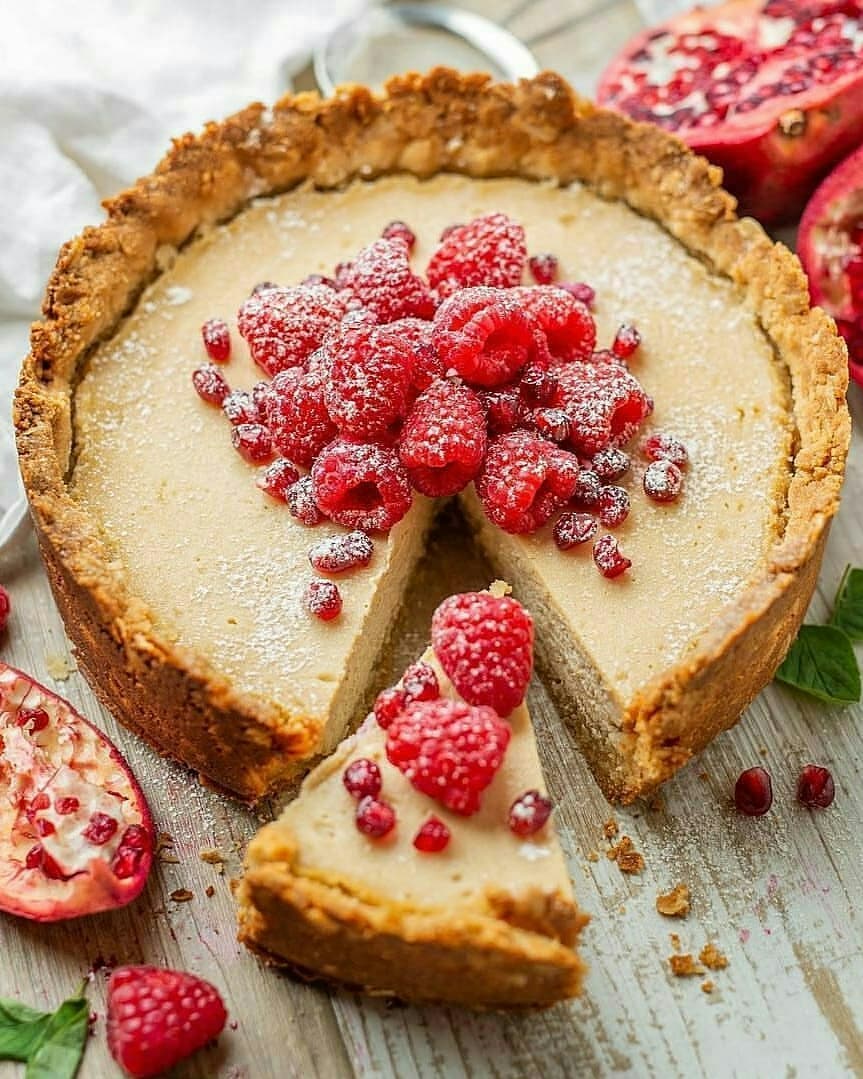 Vegan Cheesecake with Cashew Filling