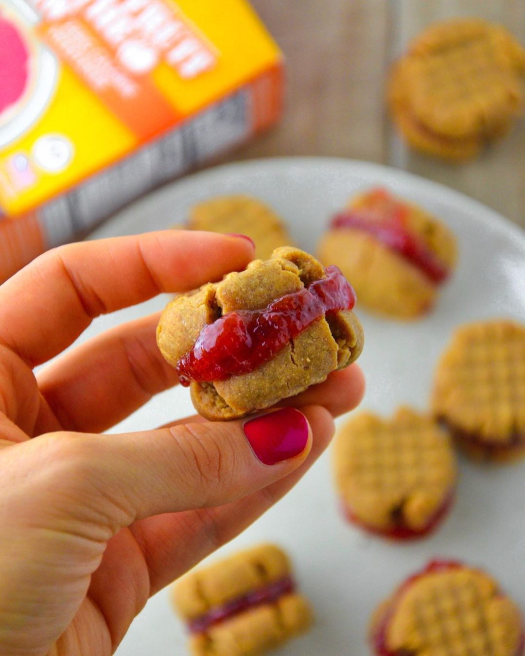 Healthy Peanut Butter and Jelly Sandwich Cookies