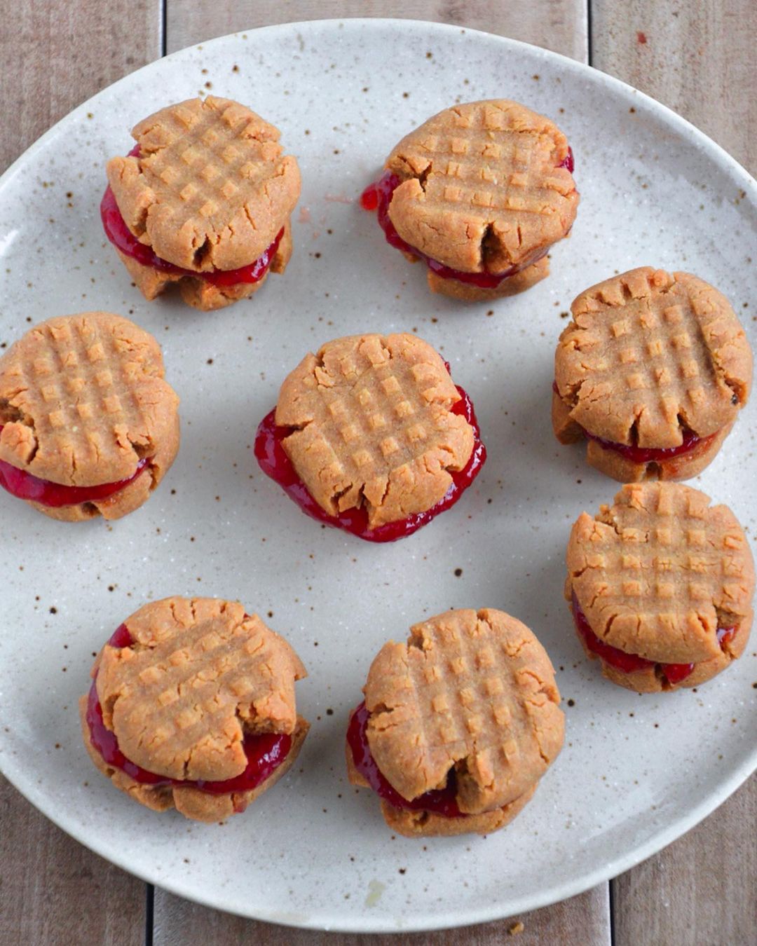 Healthy Peanut Butter and Jelly Sandwich Cookies