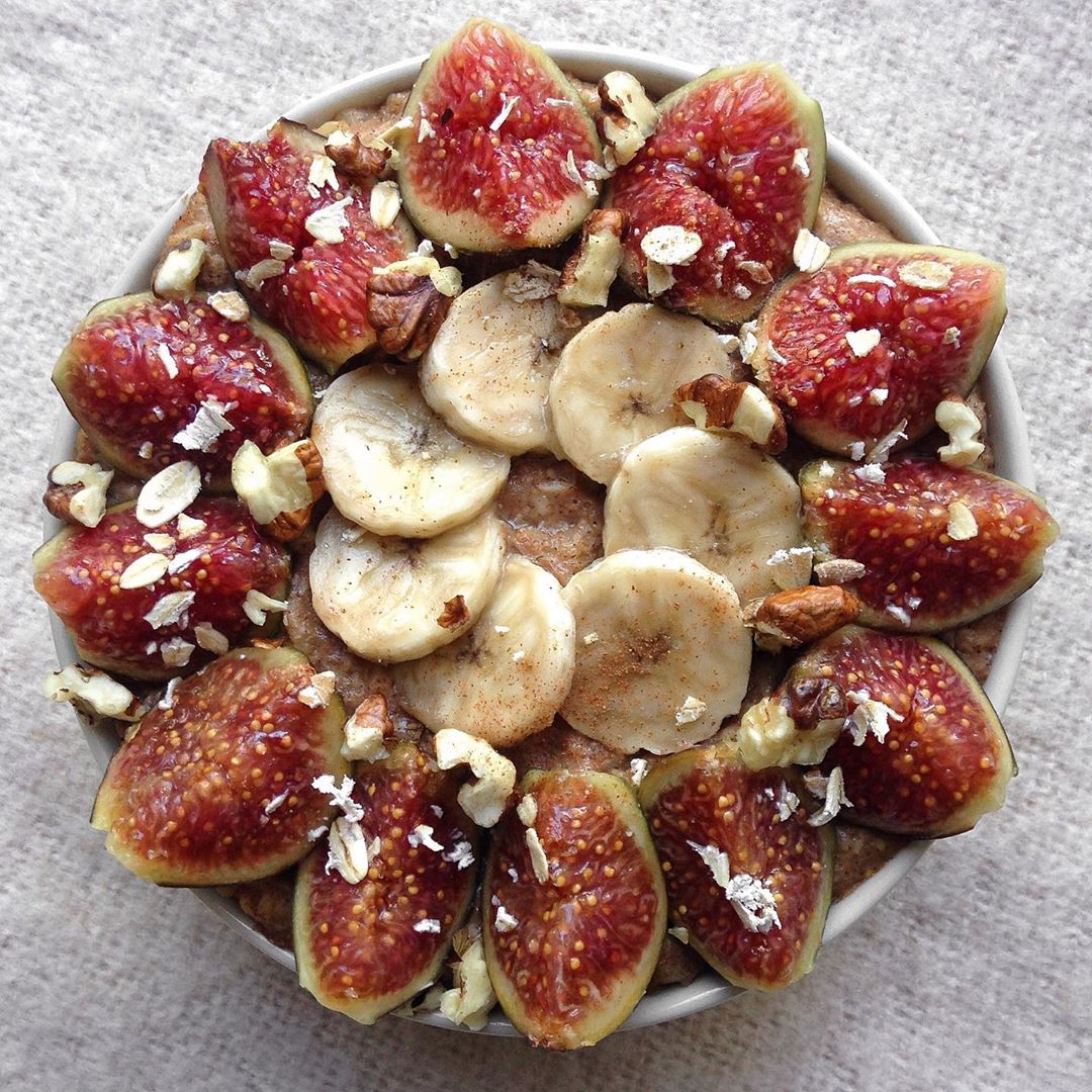Fig, Walnuts and Banana Oatmeal