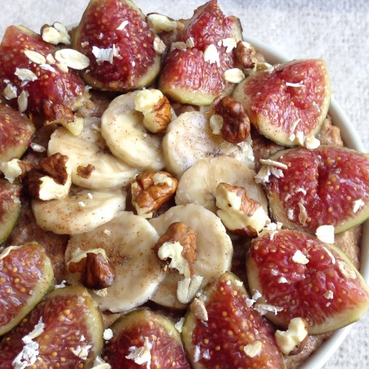 Fig, Walnuts and Banana Oatmeal