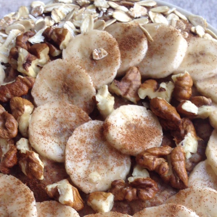 Dreamy Banana Oatmeal with Walnuts and Cinnamon