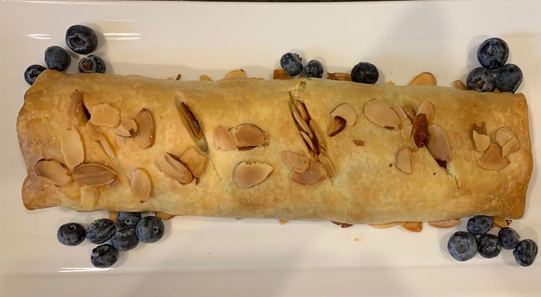 Vegan Apple Strudel with Cinnamon and Maple Syrup