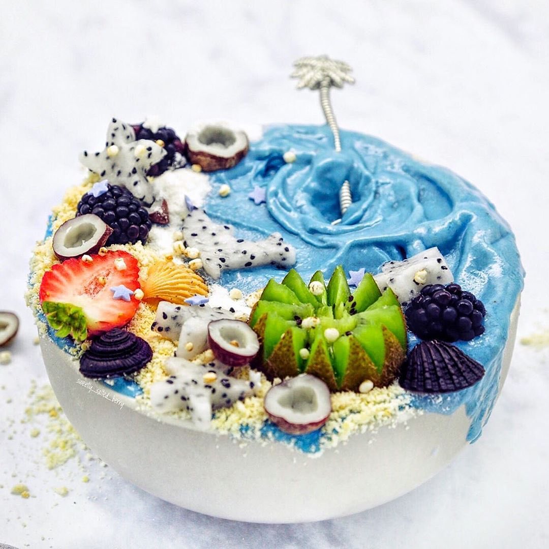 Frozen Banana Pineapple Smoothie Bowl with Spirulina