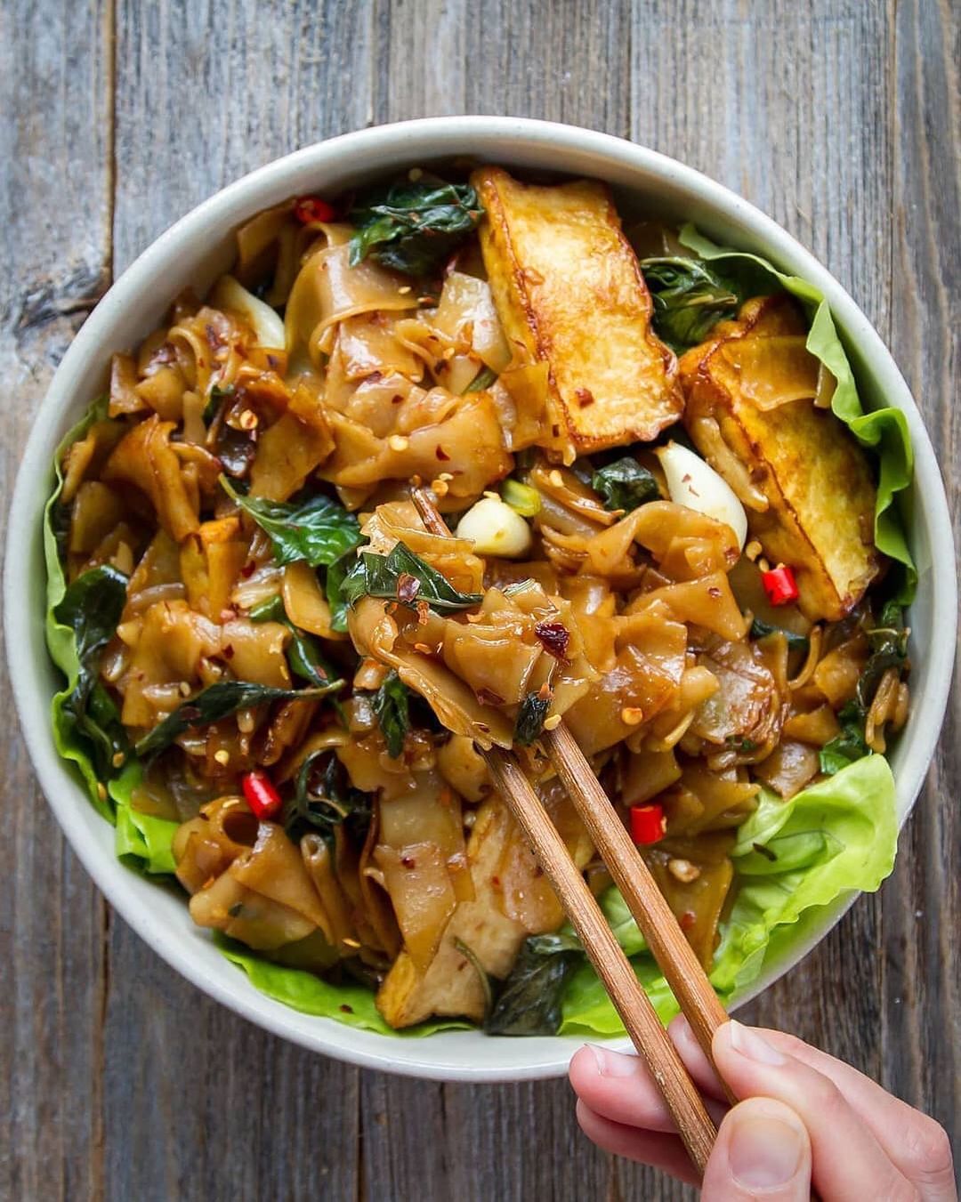 Pad Kee Mao 'Drunken Noodles'⁣⁣ Thai Stir-Fry Noodle Dish