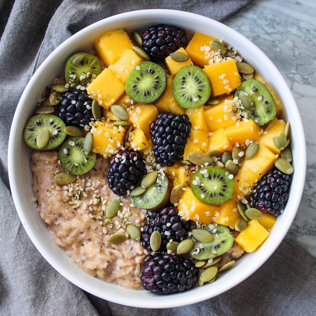 Simple Oatmeal with Fresh Fruit Toppings