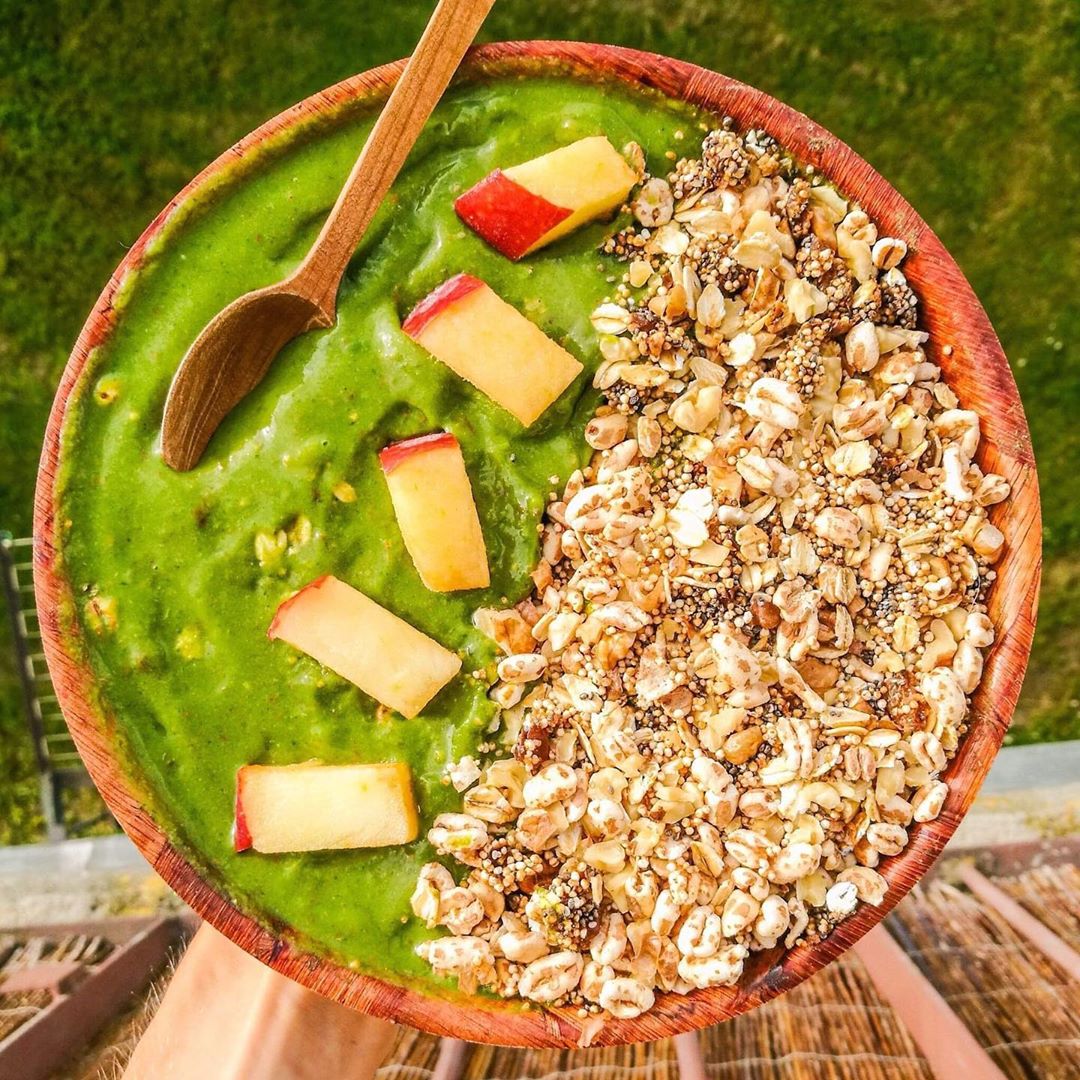 Healthy Vegan Spinach Smoothie Bowl