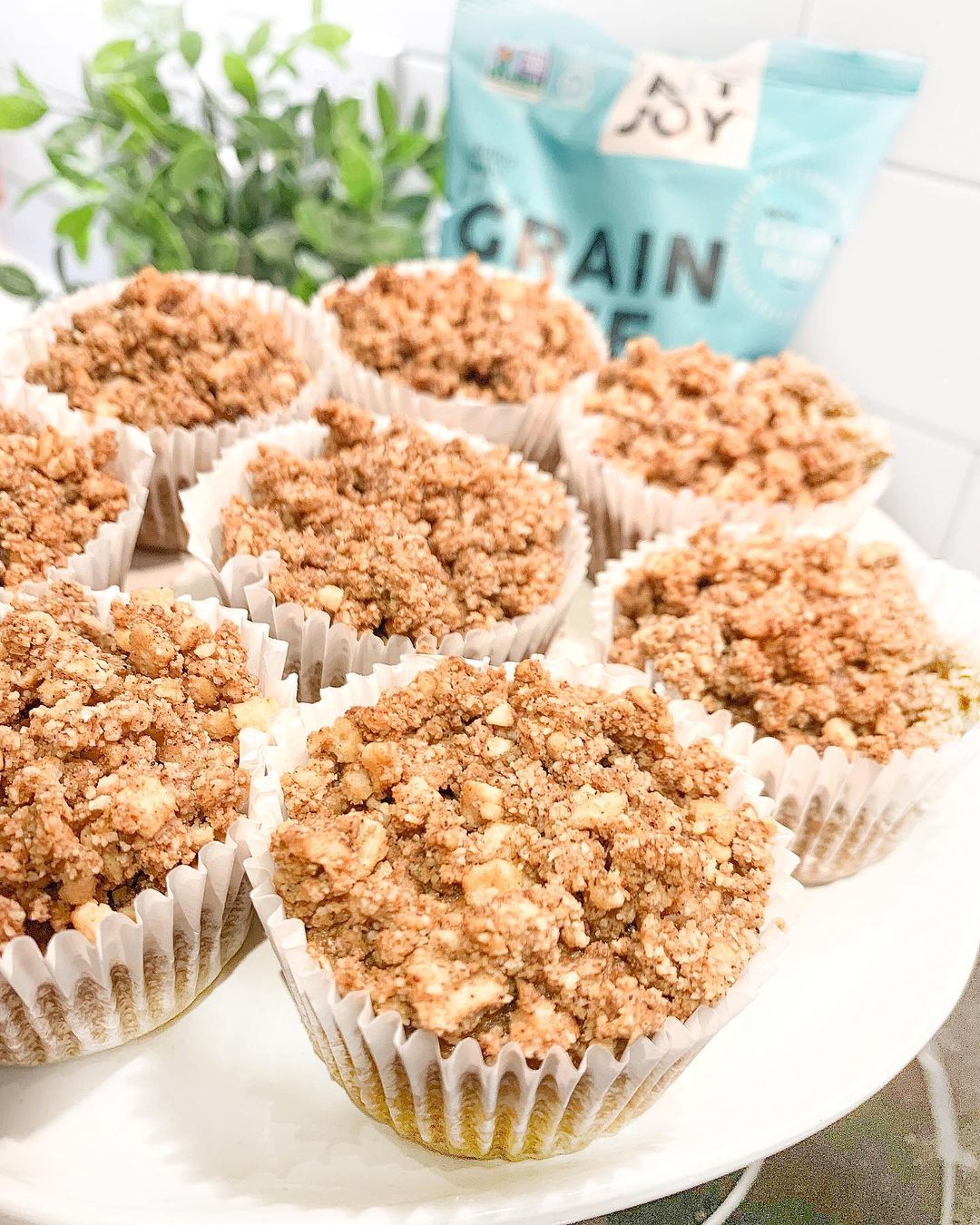 Homemade Banana Muffins with Cinnamon Pretzel Topping