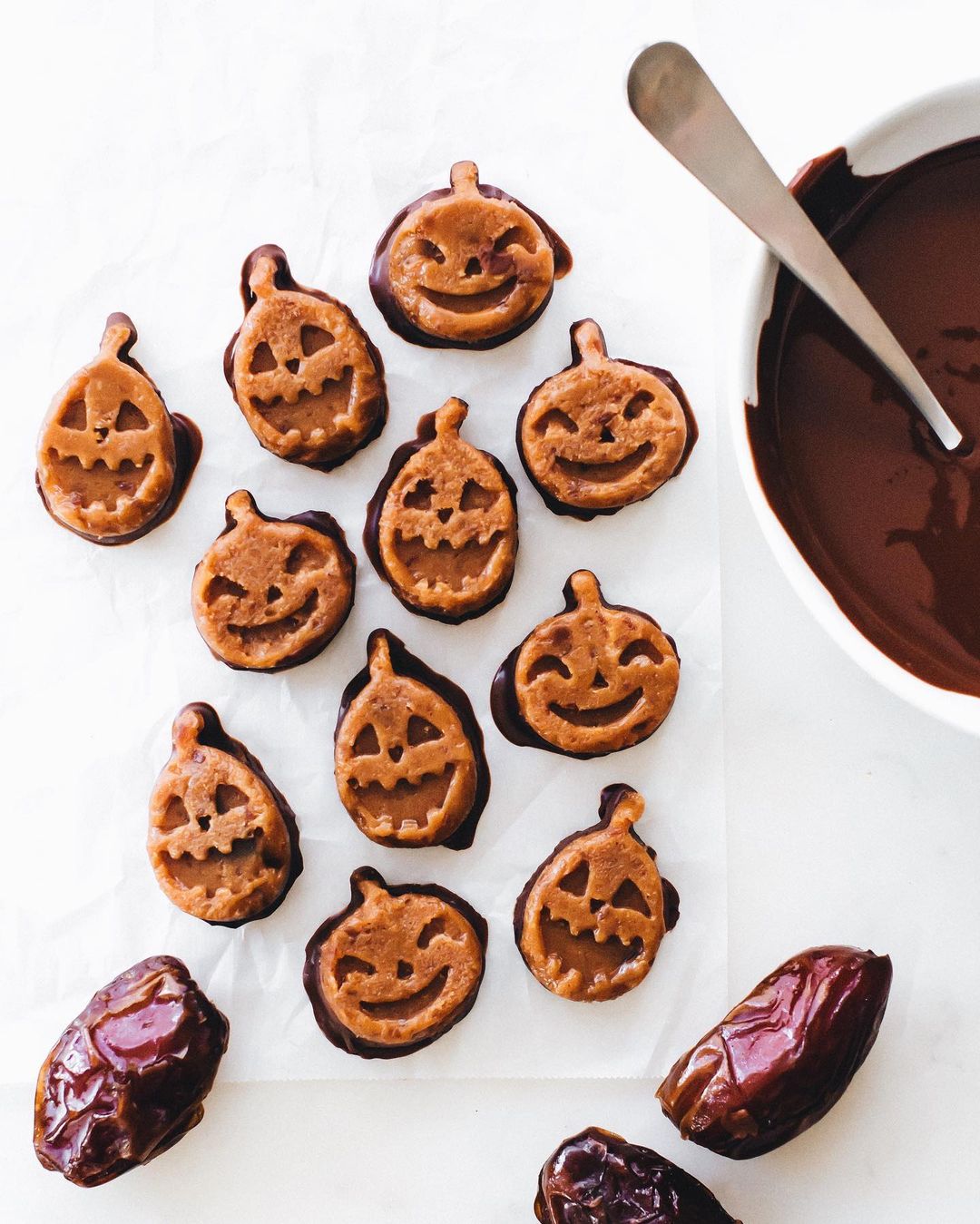 Easy Pumpkin Spice Fudge with 6 Ingredients