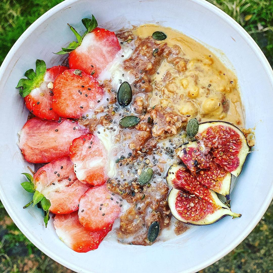 Simple Oat Bowl with Chocolate and Zucchini