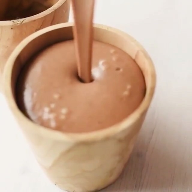 EASY VEGAN CHOCOLATE SHAKE