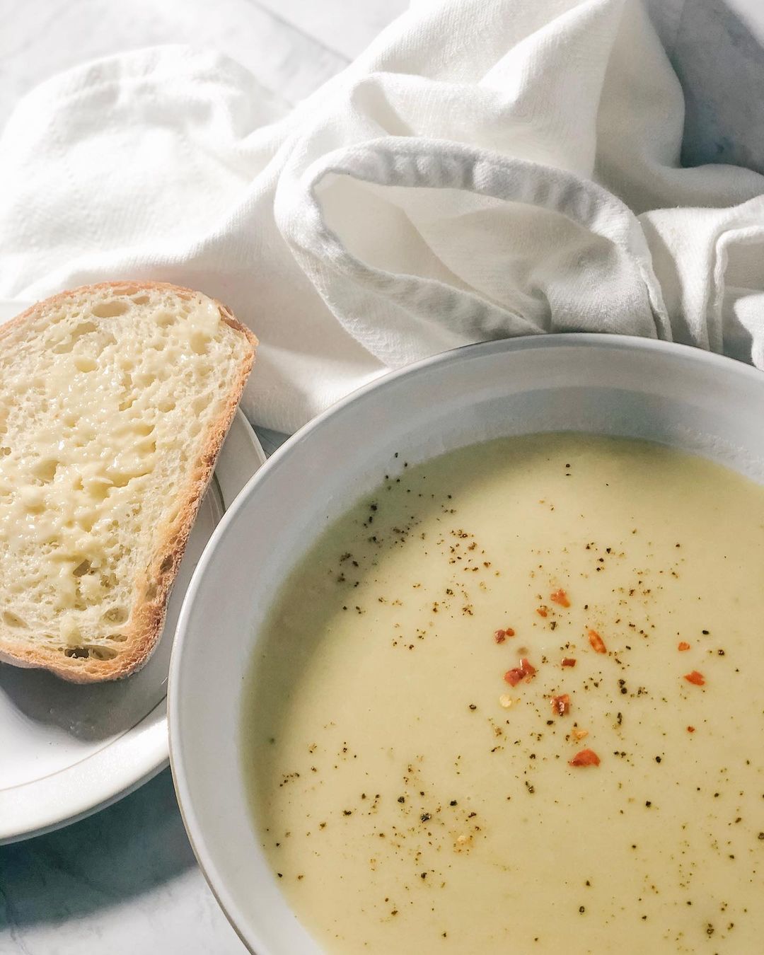 Creamy Vegan Potato and Leek Soup