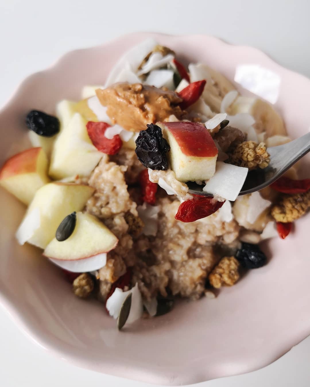 Quick and Healthy Apple Cinnamon Oatmeal