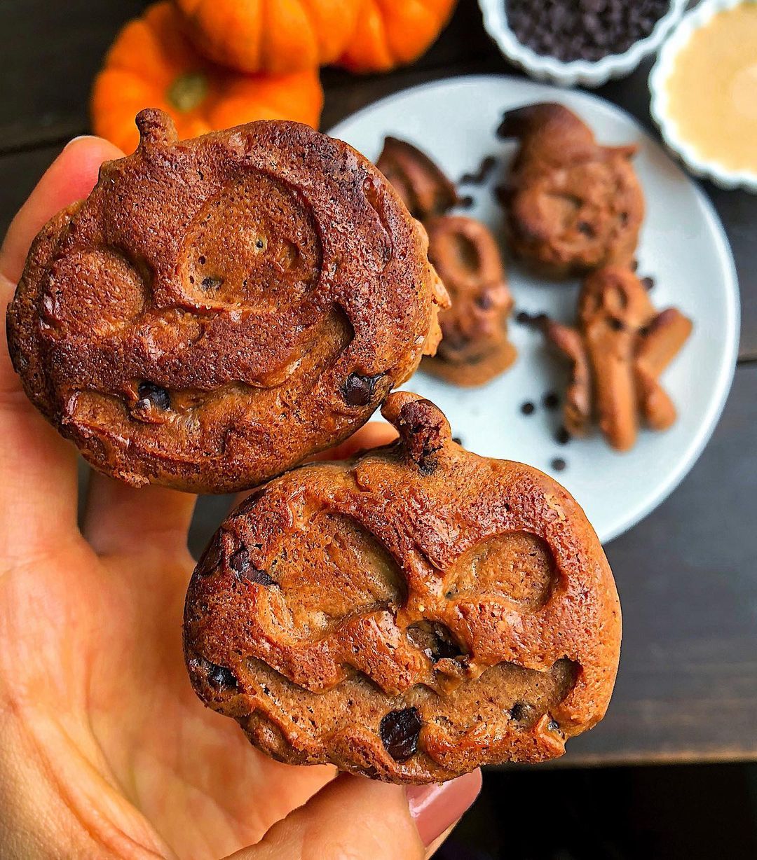 Delicious 6-Ingredient Halloween Brownies