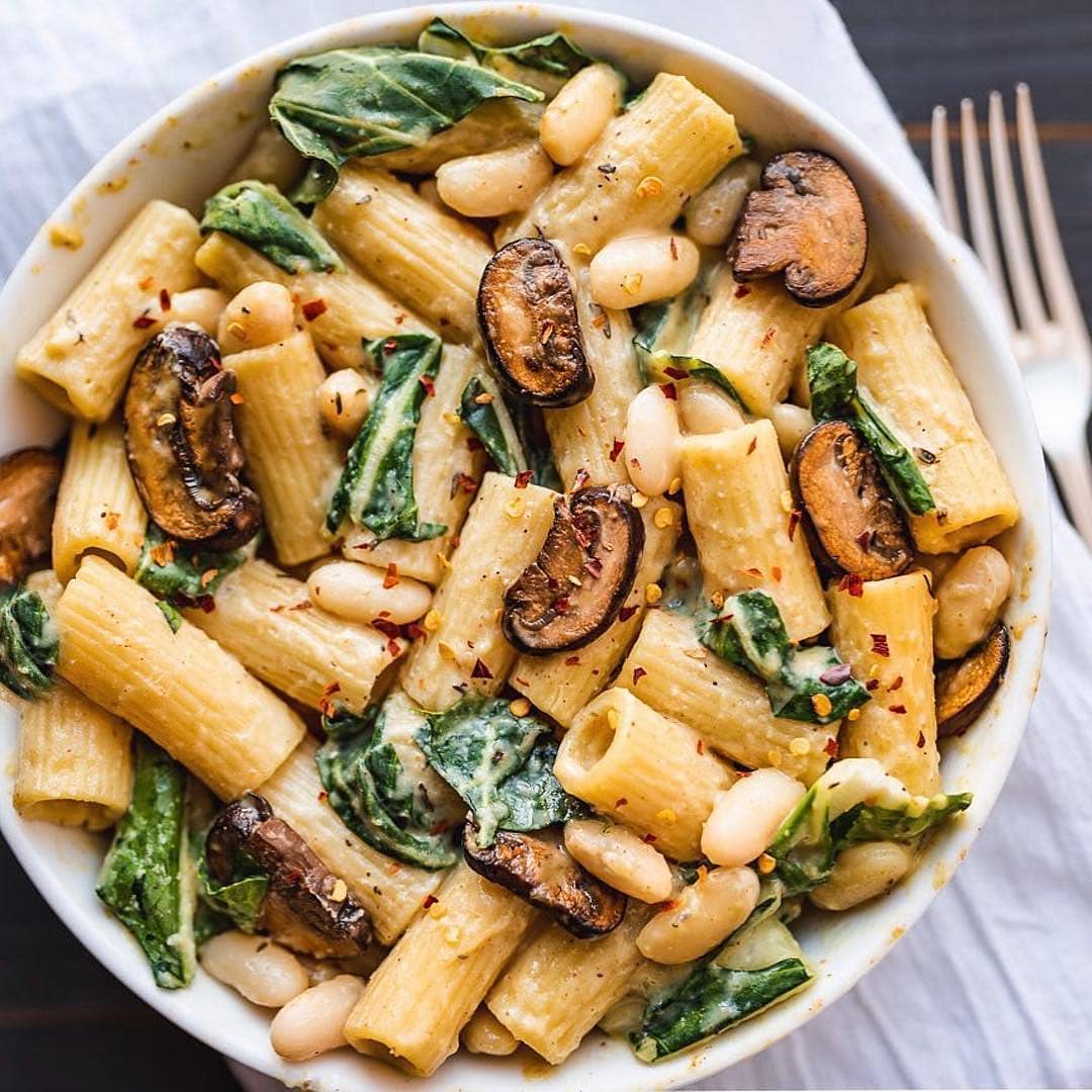 Cheesy Pasta with White Beans and Greens