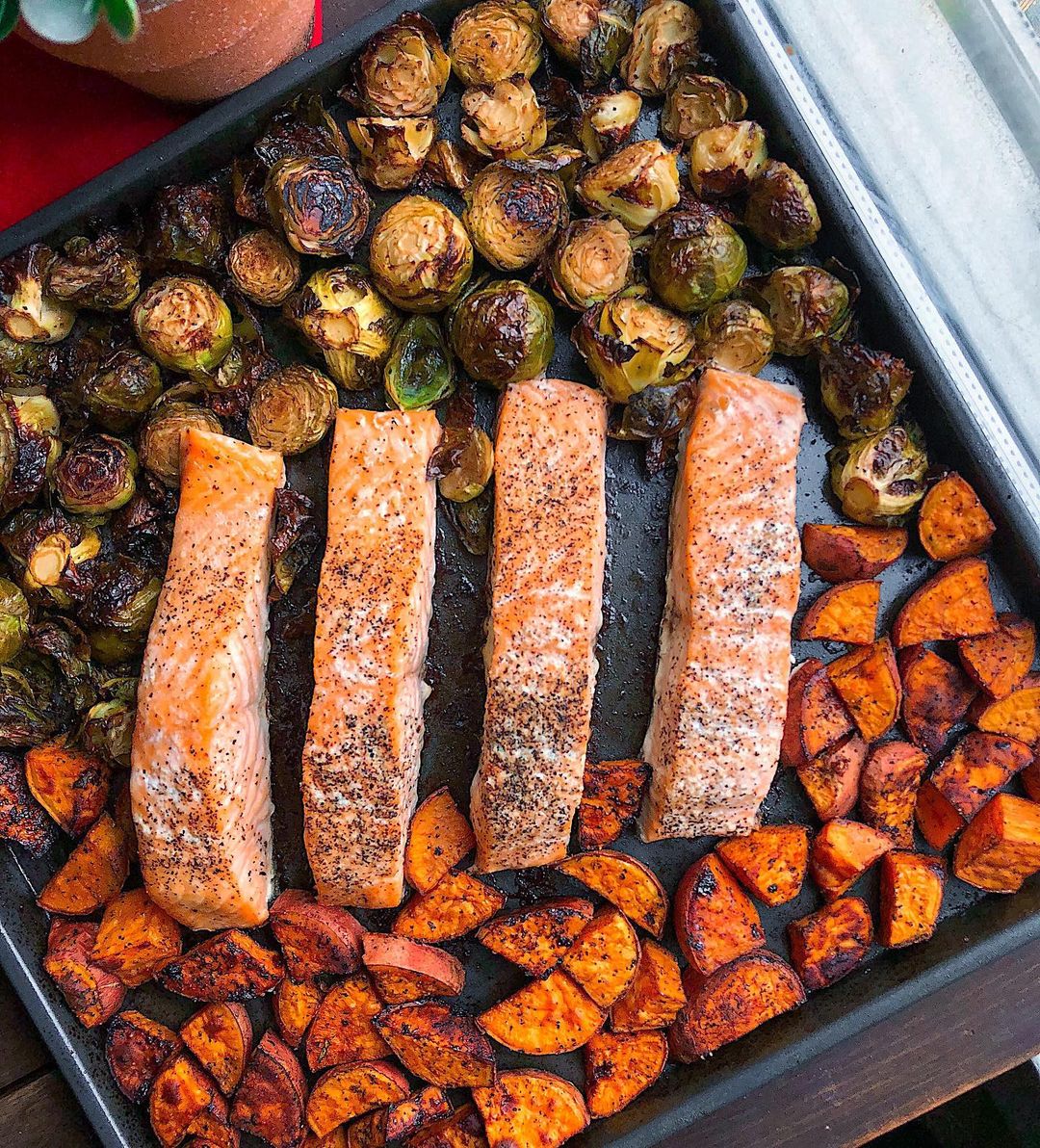 Easy Sheet Pan Salmon with Veggies and Spices