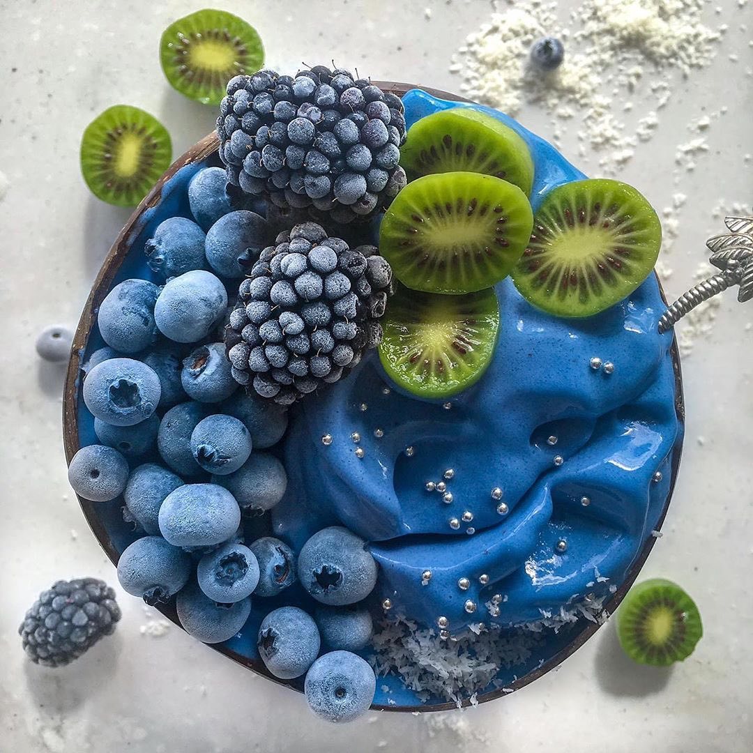 Blue Spirulina Banana Smoothie Bowl