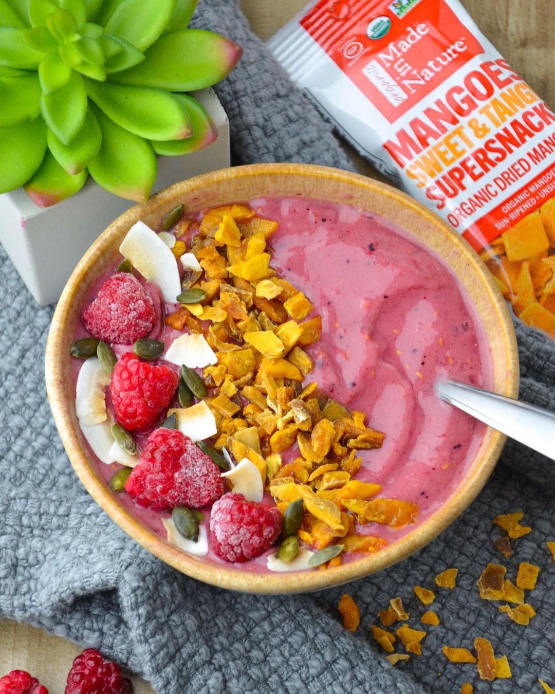 Berry Mango Smoothie with Toppings
