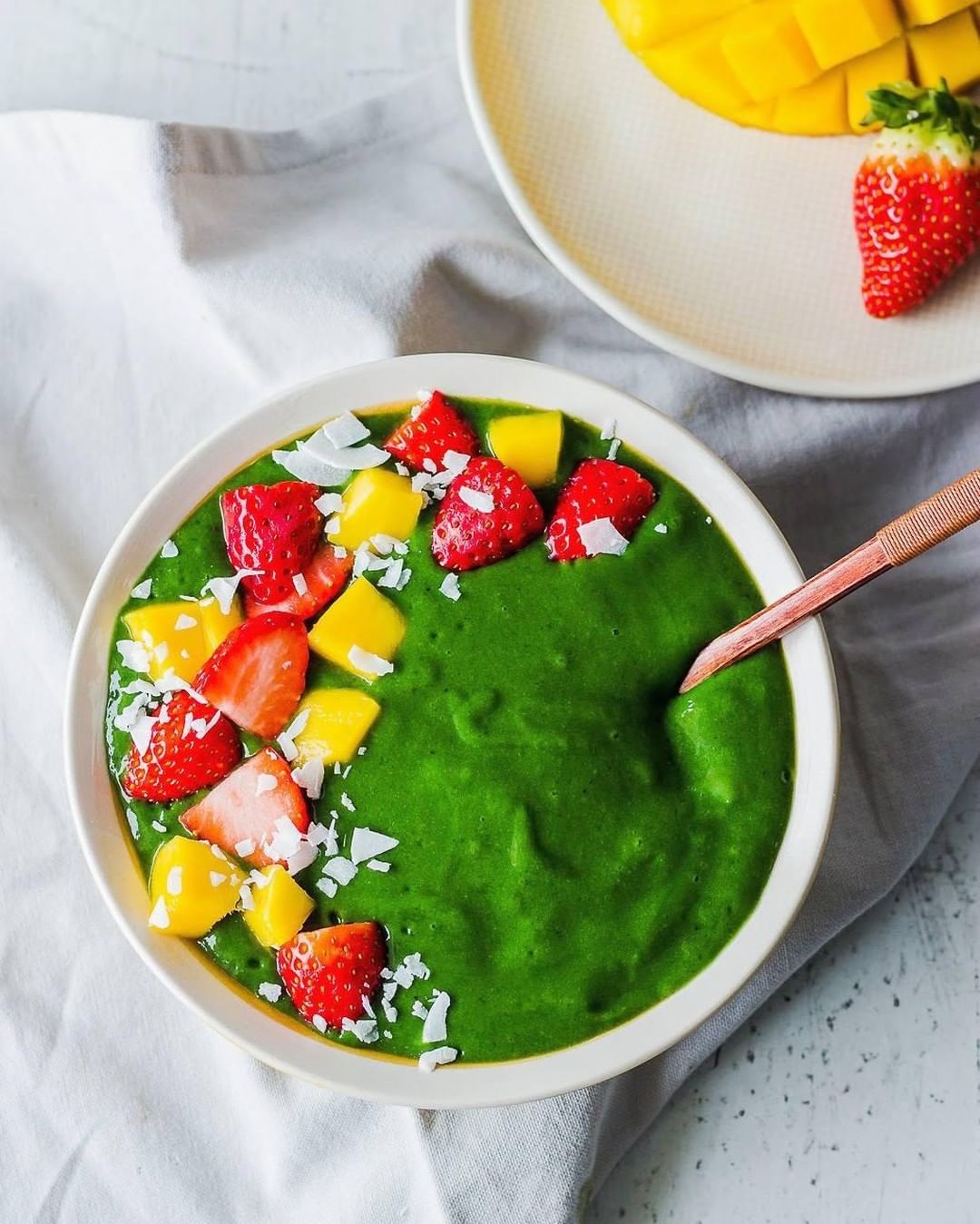 Spirulina Smoothie with Banana and Mango
