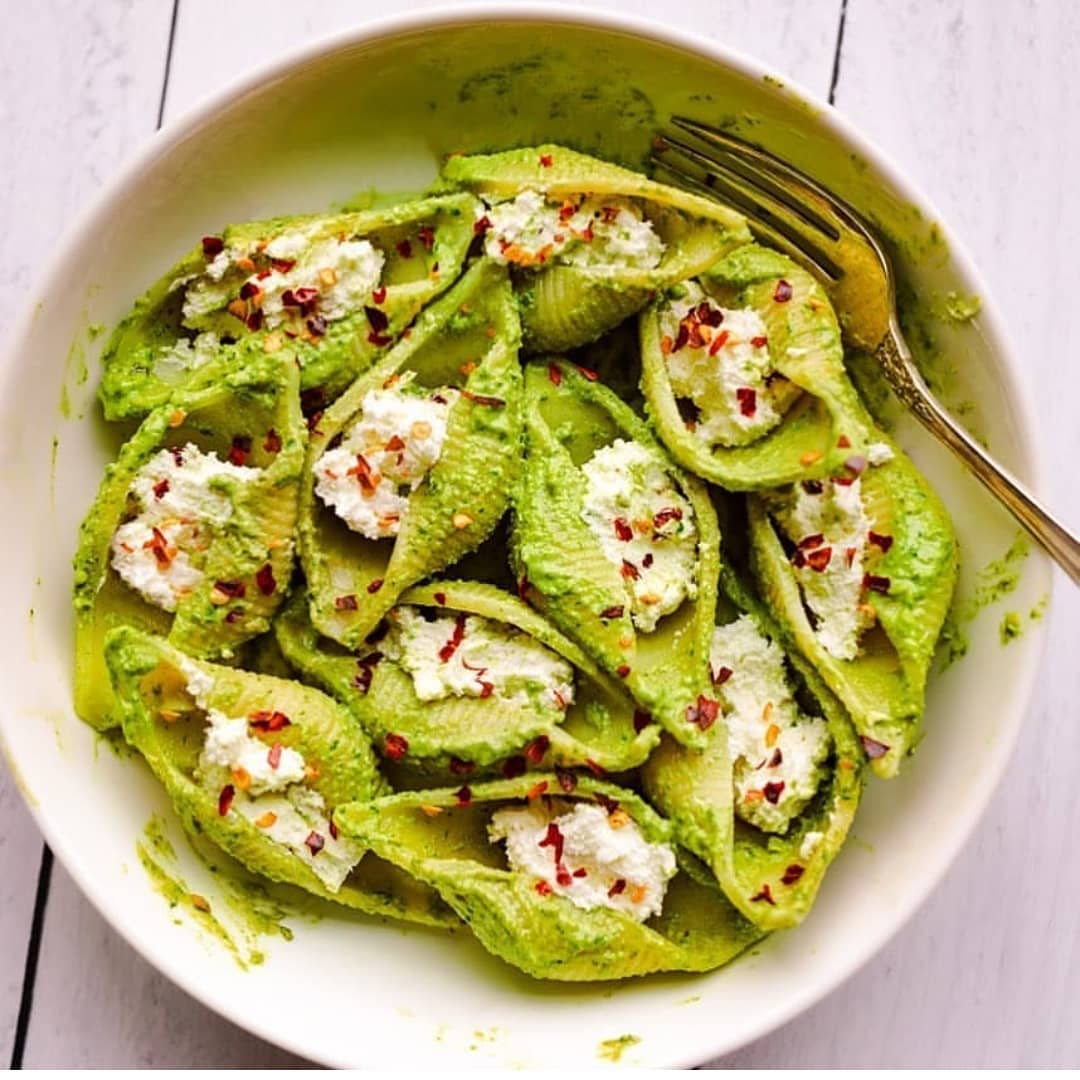 Pesto shells filled with cashew ricotta
