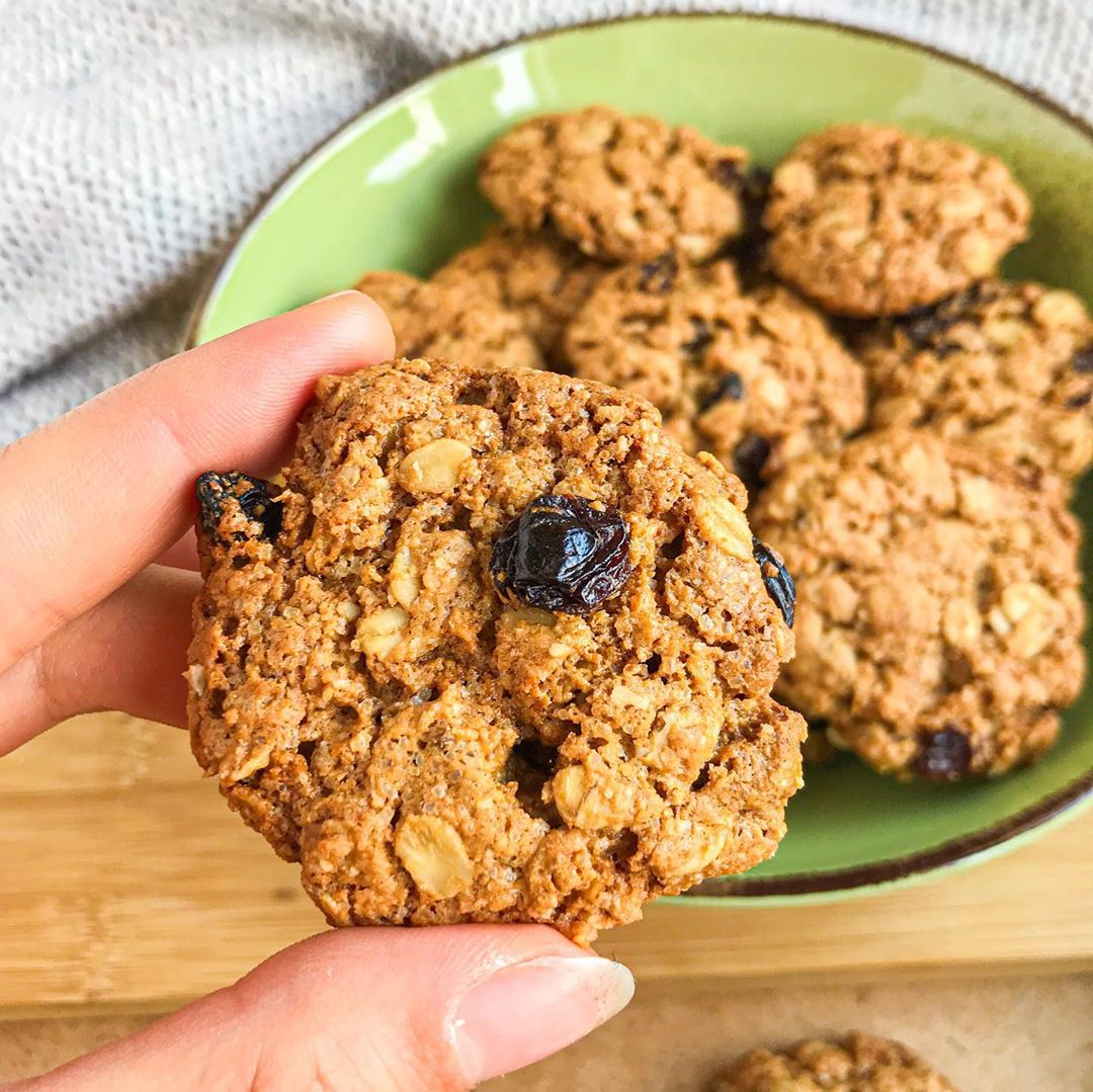 Homemade Oatmeal Raisin Cookies Treat