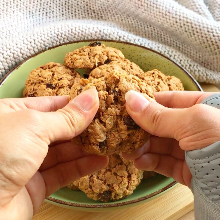Homemade Oatmeal Raisin Cookies Treat
