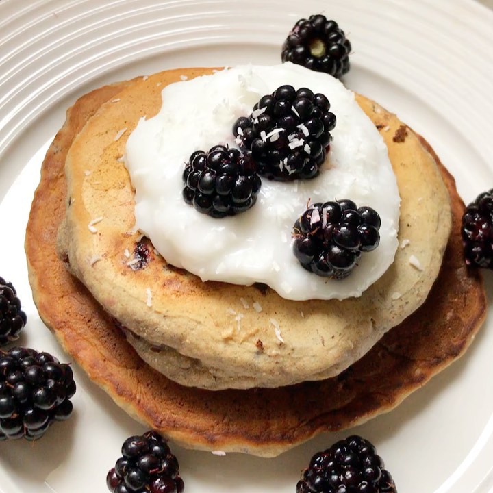 Vegan Blackberry Pancakes with Banana and Spelt