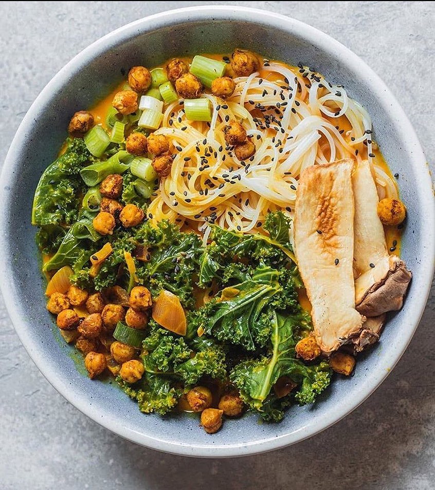 Rice Noodle Curry Soup with Chickpeas and Spinach