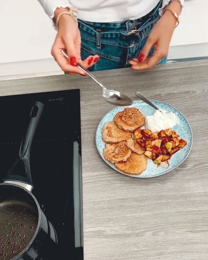 Apple Cinnamon Pancakes with Compote
