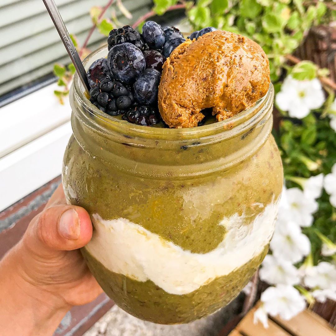 Pistachio Thick Shake with Bananas and Spinach