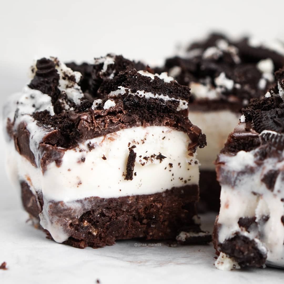 Cookie Ice Cream Bars with Brownie Base and Chocolate Cream