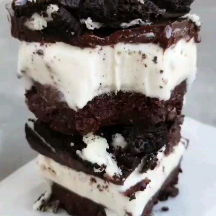 Cookie Ice Cream Bars with Brownie Base and Chocolate Cream