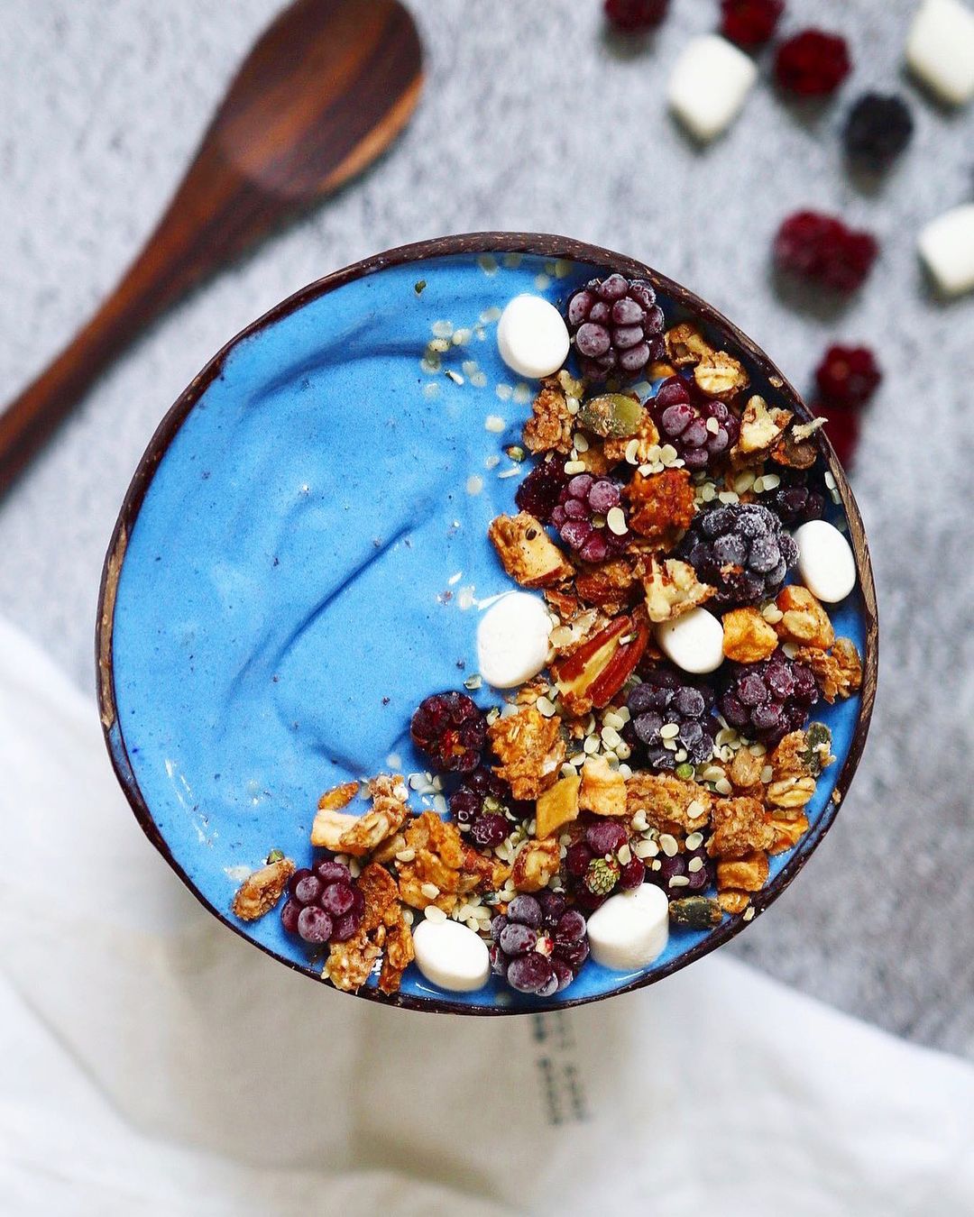 Vegan Blue Spirulina Smoothie Bowl