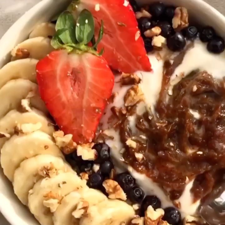 Caramel Cinnamon Zucchini Oatmeal with Almond Milk