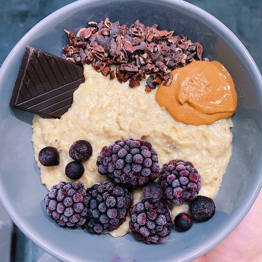 Easy Banana Cinnamon Oatmeal with Toppings