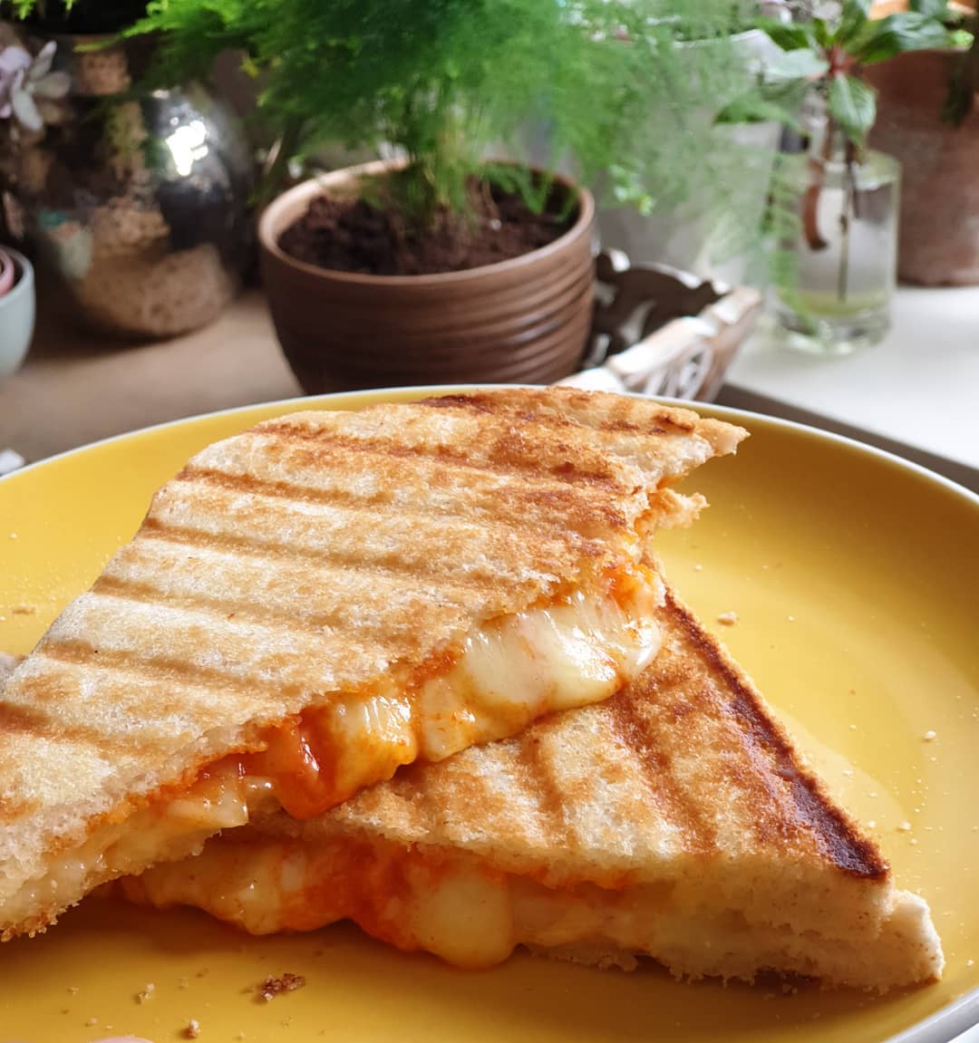 Cheese & Sriracha Toasties