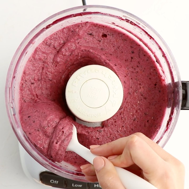 Berrylicious Smoothie Bowl with Superfoods