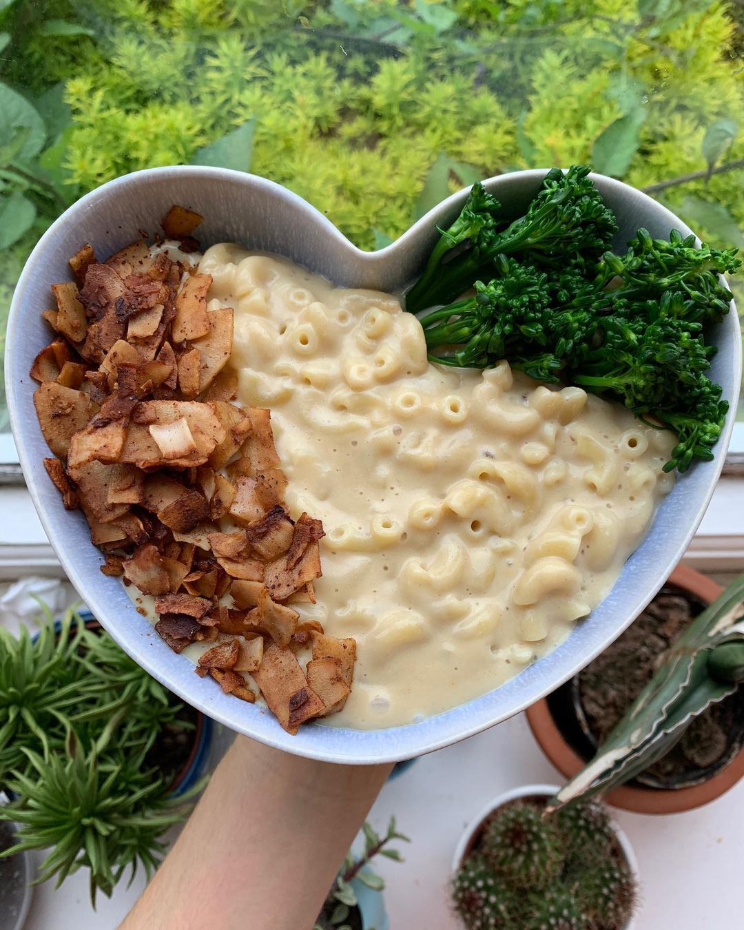 The Creamiest Best Vegan Mac N Cheese