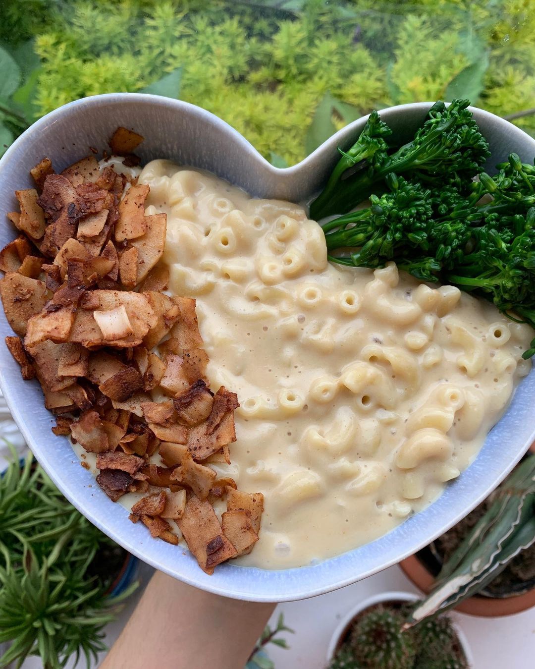 The Creamiest Best Vegan Mac N Cheese