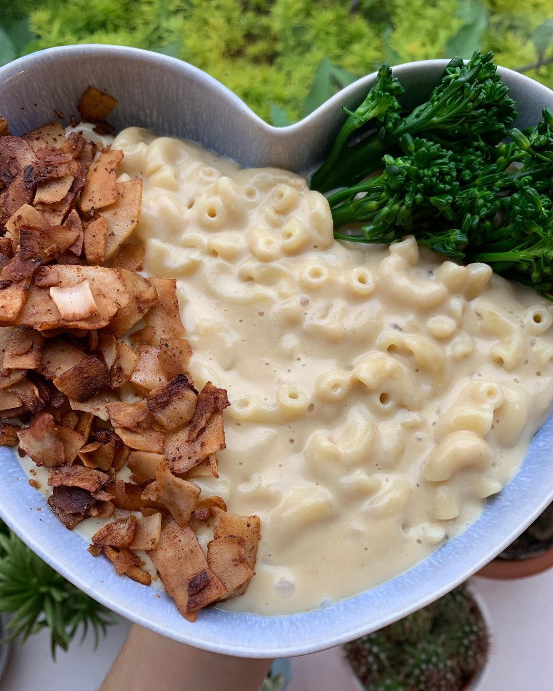 The Creamiest Best Vegan Mac N Cheese