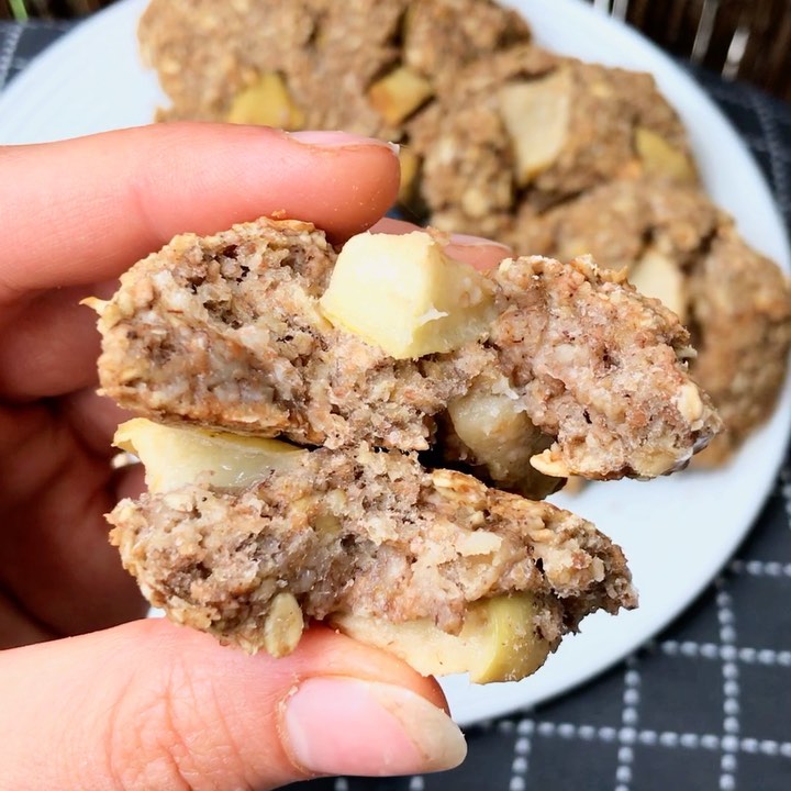 Apple Cinnamon Oatmeal Cookies